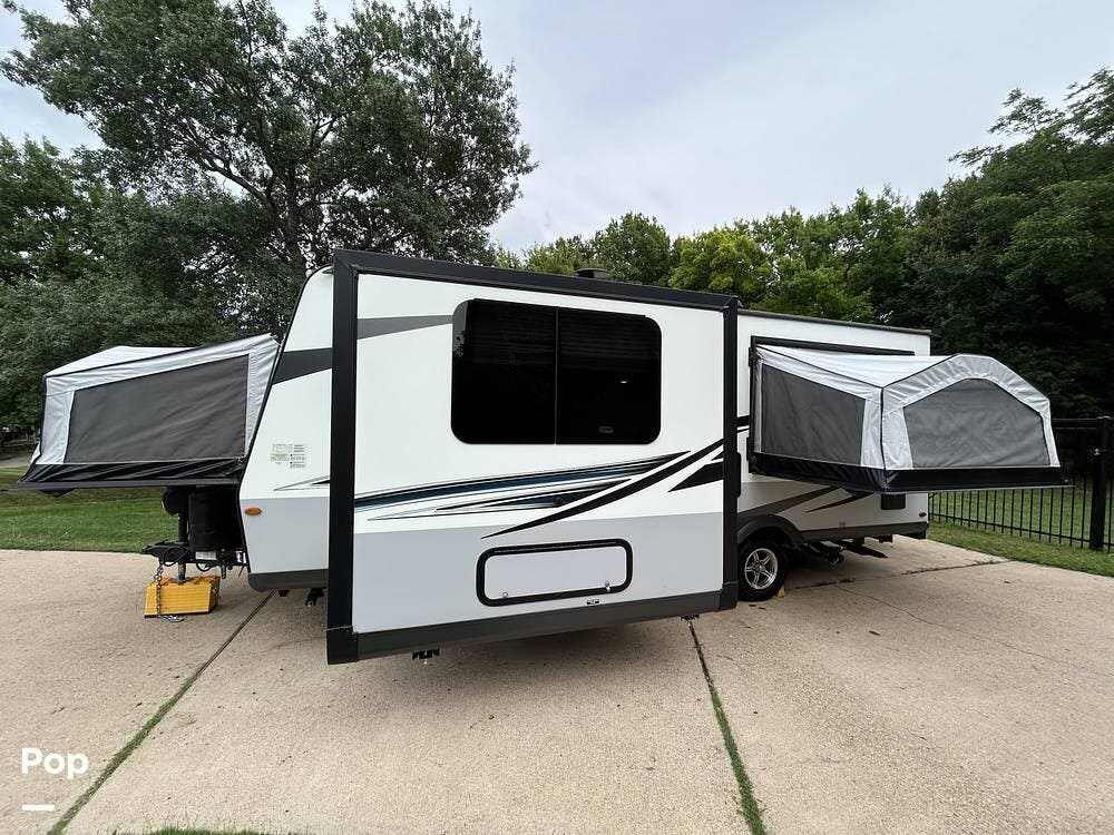 2021 Forest River Shamrock 233S - Used Travel Trailer For Sale by Pop RVs in Hudson Oaks, Texas features Air Conditioning, Slideout, Awning