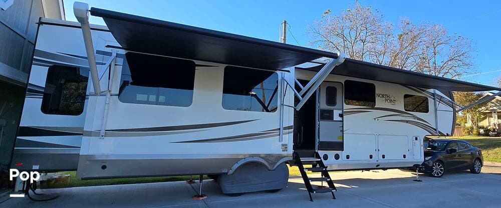 2021 Jayco North Point 377RLBH - Used Fifth Wheel For Sale by Pop RVs in Commerce, Texas features Slideout