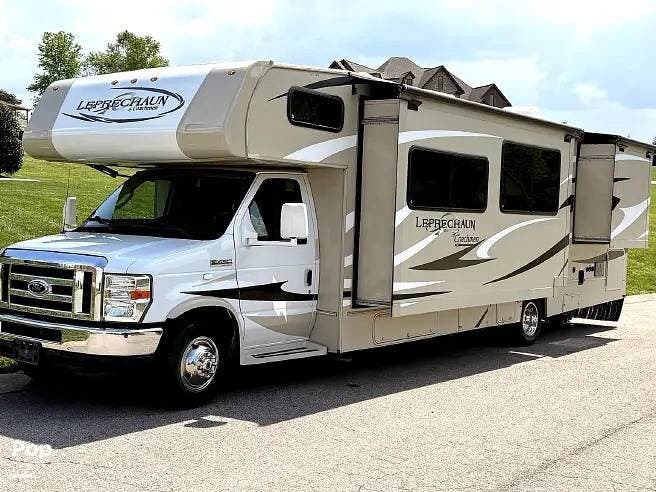 2014 Coachmen Leprechaun 319DS - Used Class C For Sale by Pop RVs in Clarksville, Tennessee features Awning, Generator, Leveling Jacks, Air Conditioning, Slideout