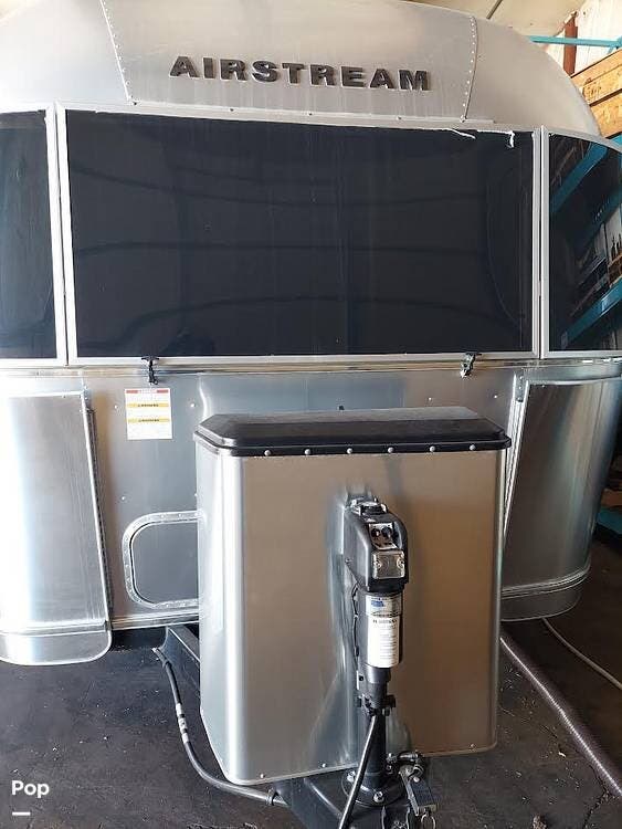 2022 Airstream Globetrotter 27FB - Used Travel Trailer For Sale by Pop RVs in Pecatonica, Illinois features Leveling Jacks, Air Conditioning, Awning