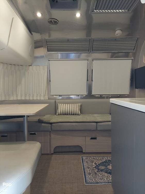 2022 Globetrotter 27FB by Airstream from Pop RVs in Pecatonica, Illinois