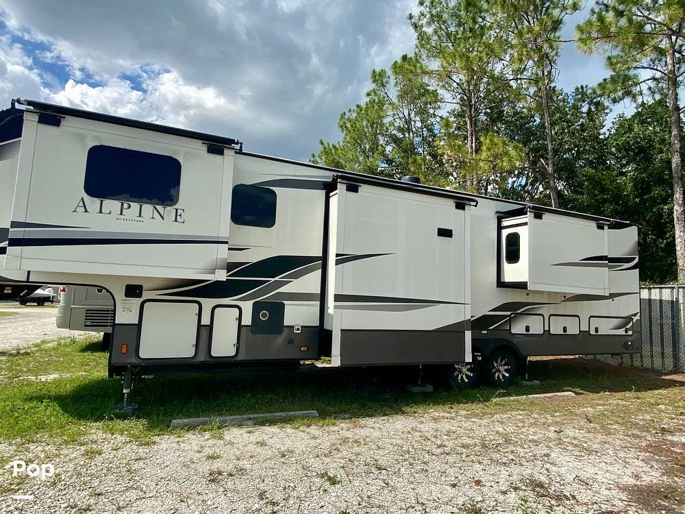 2021 Keystone Alpine 3700FL - Used Fifth Wheel For Sale by Pop RVs in Sebring, Florida features Slideout, Awning, Leveling Jacks, Air Conditioning