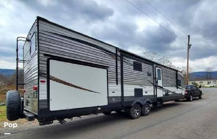 2019 Jayco Jay Flight 33 RBTS - Used Travel Trailer For Sale by Pop RVs in Stamford, New York features Awning, Leveling Jacks, Air Conditioning, Slideout