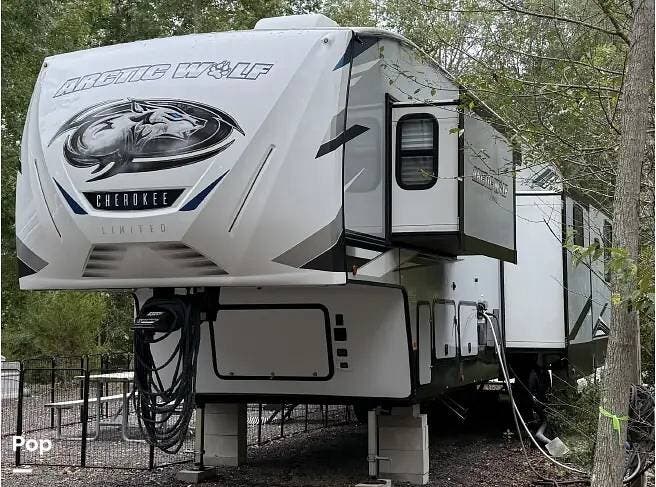 2022 Cherokee Arctic Wolf CHEROKEE 3660 SUITE - Used Fifth Wheel For Sale by Pop RVs in Egg Harbor Township, New Jersey features Slideout