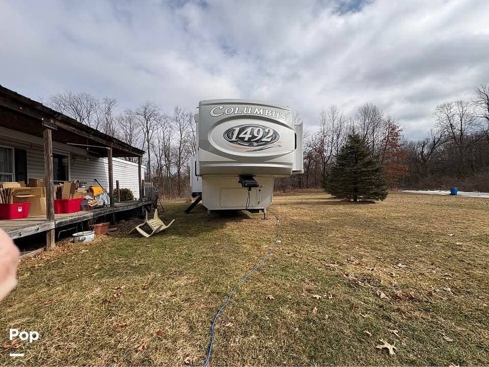 2021  Columbus 1492 (by Palomino) 366RL - Used Fifth Wheel For Sale by Pop RVs in Leesburg, Florida features Slideout