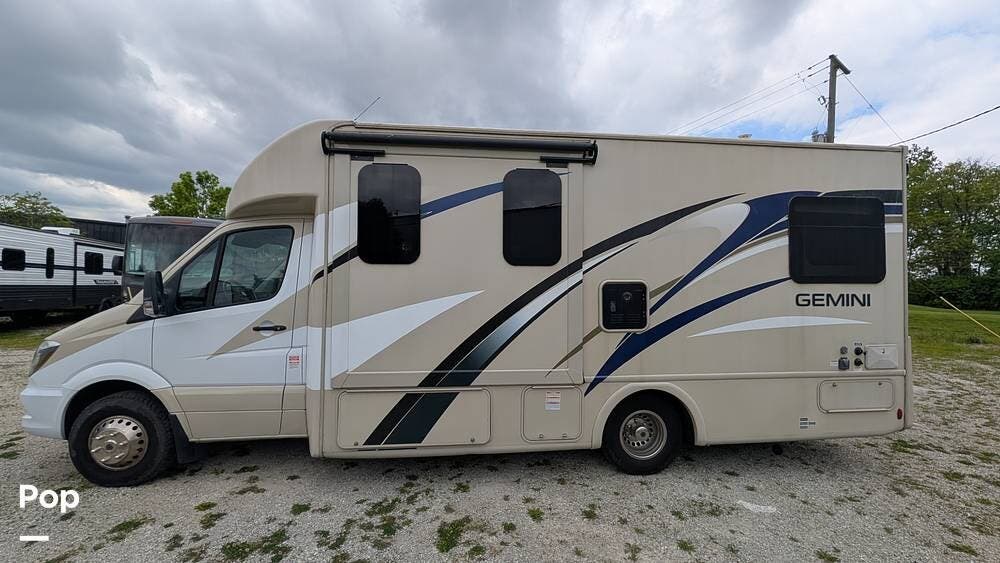 2020 Thor Motor Coach Gemini 24SX - Used Class C For Sale by Pop RVs in Zionsville, Indiana features Awning, Air Conditioning, Slideout, Generator, Leveling Jacks