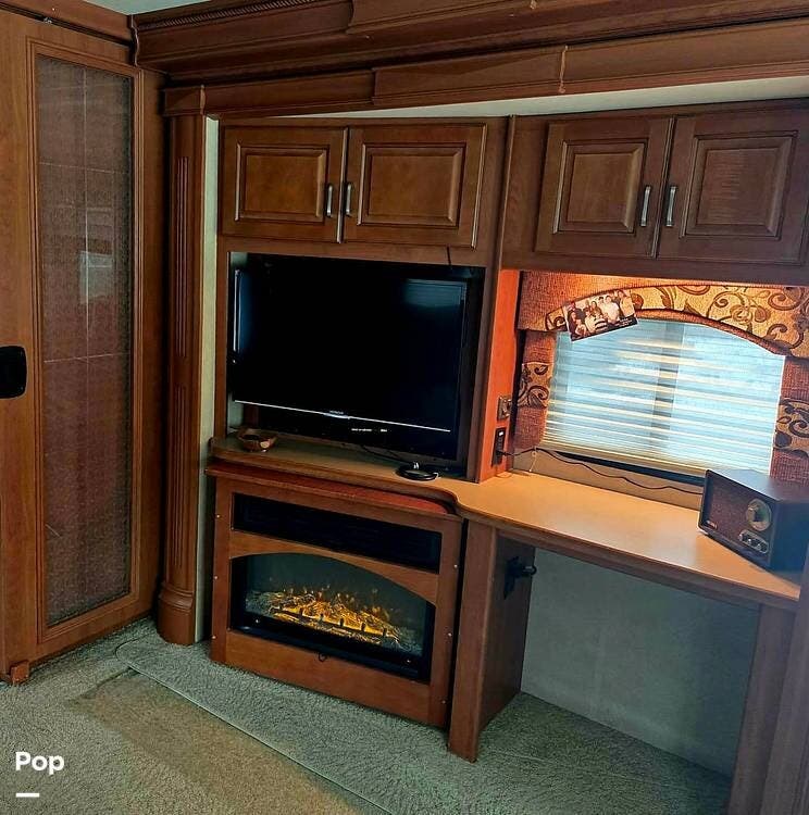 2010 Damon Challenger 371 - Used Class A For Sale by Pop RVs in Brownville, Maine features Slideout