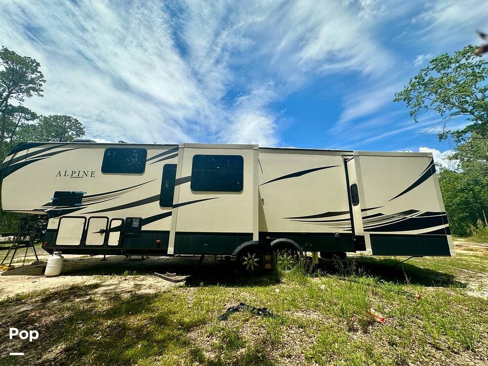 2018 Keystone Alpine 3800 FK - Used Fifth Wheel For Sale by Pop RVs in Supply, North Carolina features Awning, Slideout, Air Conditioning, Leveling Jacks