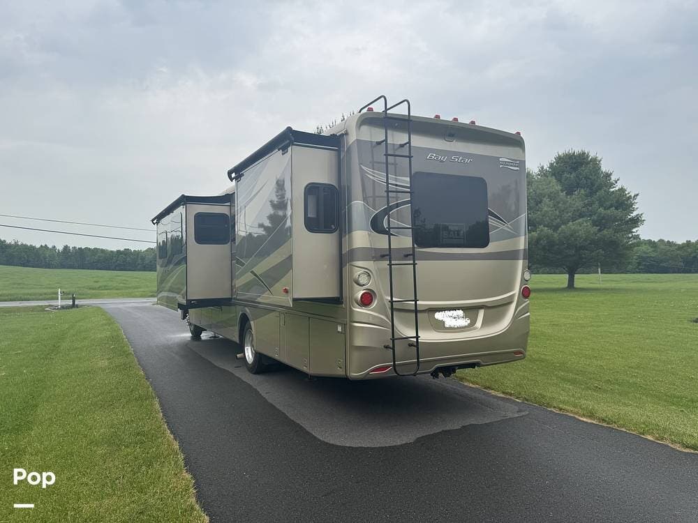 Used 2016 Newmar Bay Star 3518 available in Pittsfield, Maine