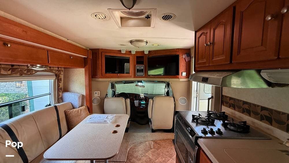2007 Forest River Lexington Grand Touring 255DS - Used Class C For Sale by Pop RVs in San Antonio, Texas features Air Conditioning, Generator, Awning