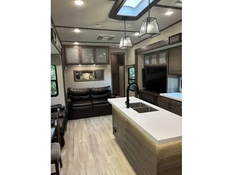 2021 Solitude 3550BH by Grand Design from Pop RVs in Waynesboro, Virginia