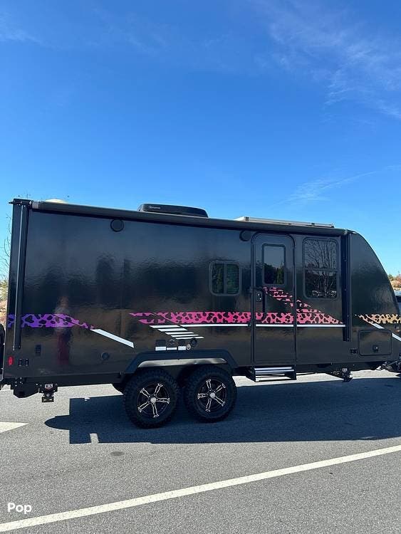2022 Winnebago Micro Minnie FLX 2108FBS - Used Travel Trailer For Sale by Pop RVs in Doraville, Georgia features Slideout
