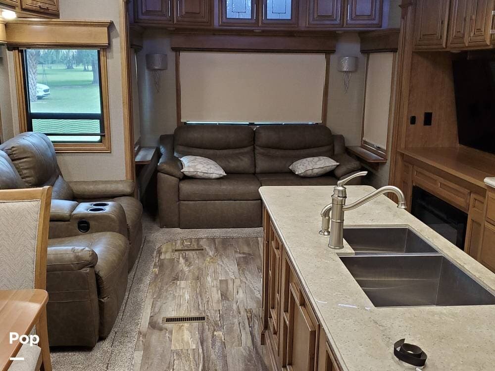 2018 DRV Mobile Suites 38KSSB - Used Fifth Wheel For Sale by Pop RVs in Kennewick, Washington features Awning, Air Conditioning, Slideout