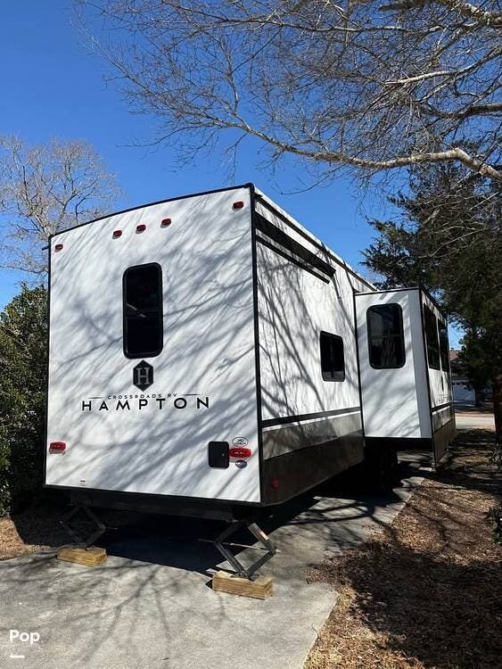 2024 CrossRoads Hampton 378DBB - Used Travel Trailer For Sale by Pop RVs in Cape Carteret, North Carolina features Slideout