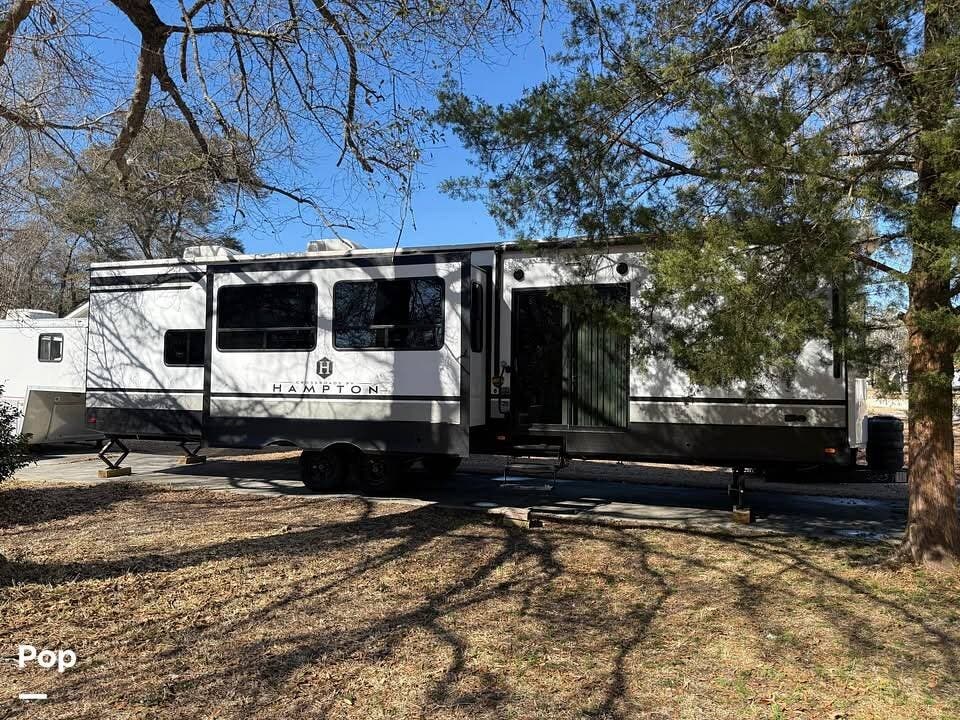 2024 Hampton 378DBB by CrossRoads from Pop RVs in Cape Carteret, North Carolina