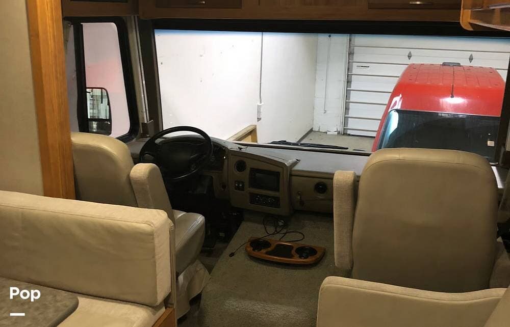 2016 Holiday Rambler Admiral XE Series M-31W - Used Class A For Sale by Pop RVs in Novi, Michigan features Slideout