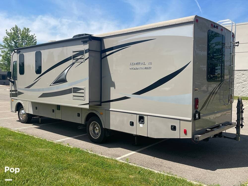 2016 Admiral XE Series M-31W by Holiday Rambler from Pop RVs in Novi, Michigan