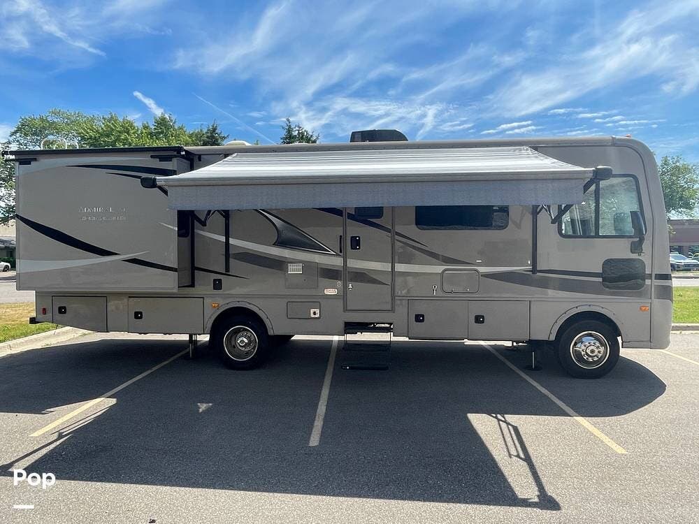 2016 Holiday Rambler Admiral XE Series M-31W - Used Class A For Sale by Pop RVs in Novi, Michigan features Slideout, Air Conditioning, Generator, Awning