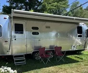 2022 Flying Cloud 25FB TWIN by Airstream from Pop RVs in Frankfort, New York