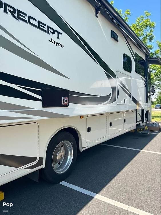 2021 Jayco Precept 34G - Used Class A For Sale by Pop RVs in Wood-ridge, New Jersey features Slideout