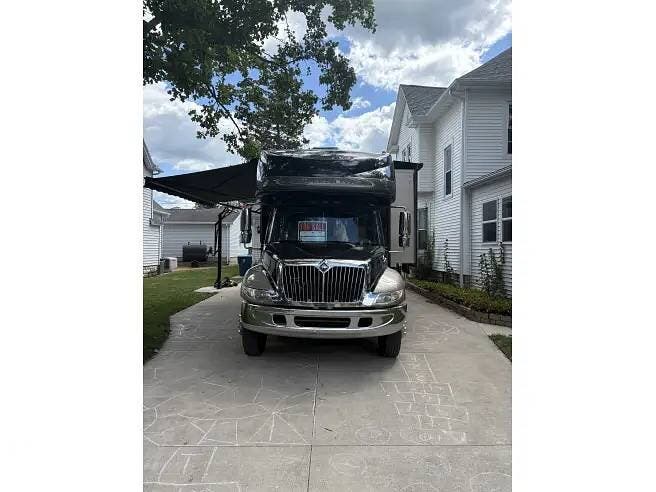 2008 Gulf Stream SuperNova 6372 - Used Super C For Sale by Pop RVs in Pontiac, Illinois features Air Conditioning, Slideout, Generator, Leveling Jacks, Awning