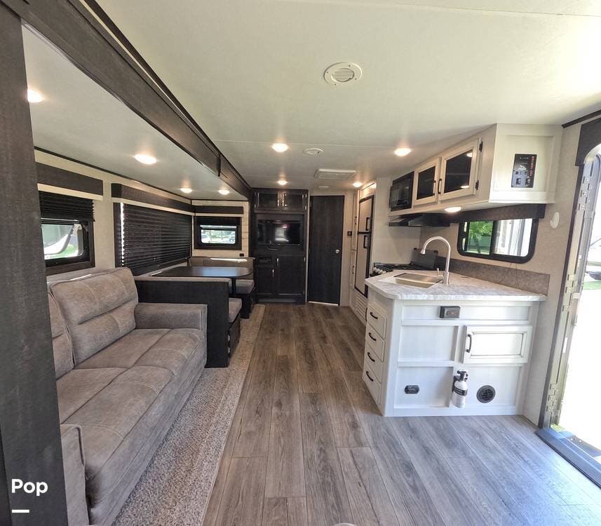 2020 Jayco Jay Feather 27RL - Used Travel Trailer For Sale by Pop RVs in Anaheim, California features Awning, Air Conditioning, Slideout