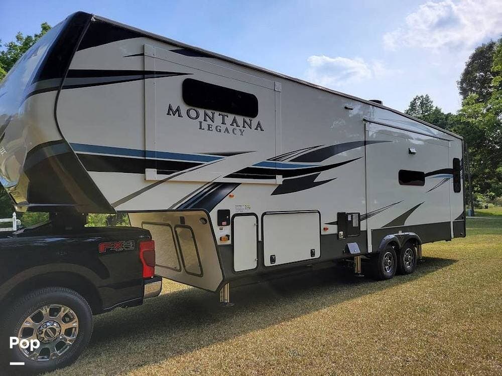 2021 Keystone Montana 3121RL - Used Fifth Wheel For Sale by Pop RVs in Hickory, North Carolina features Slideout