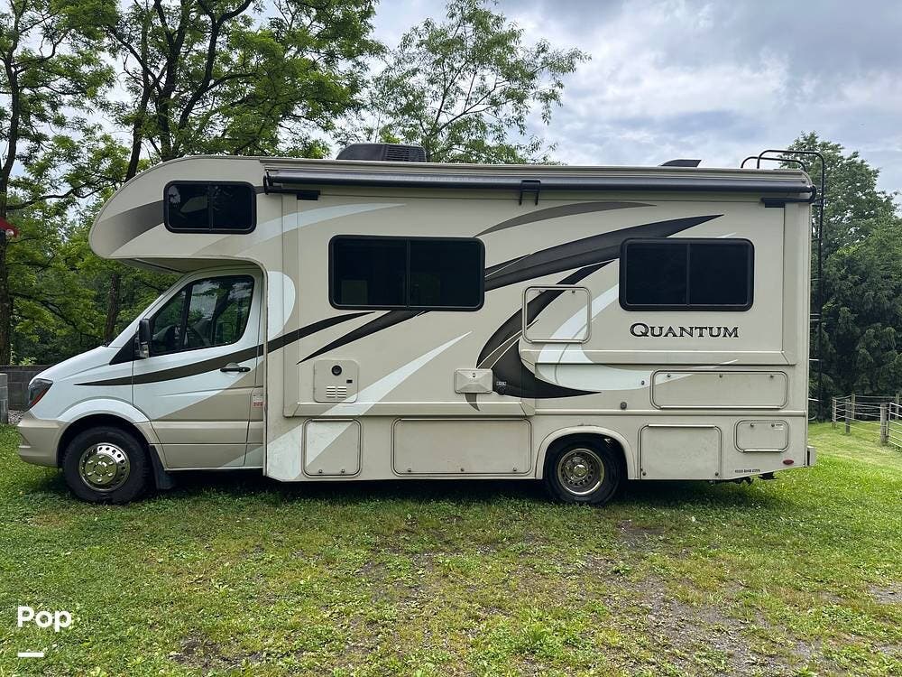 2018 Thor Motor Coach Quantum KM24 - Used Class C For Sale by Pop RVs in Sewickley, Pennsylvania features Slideout