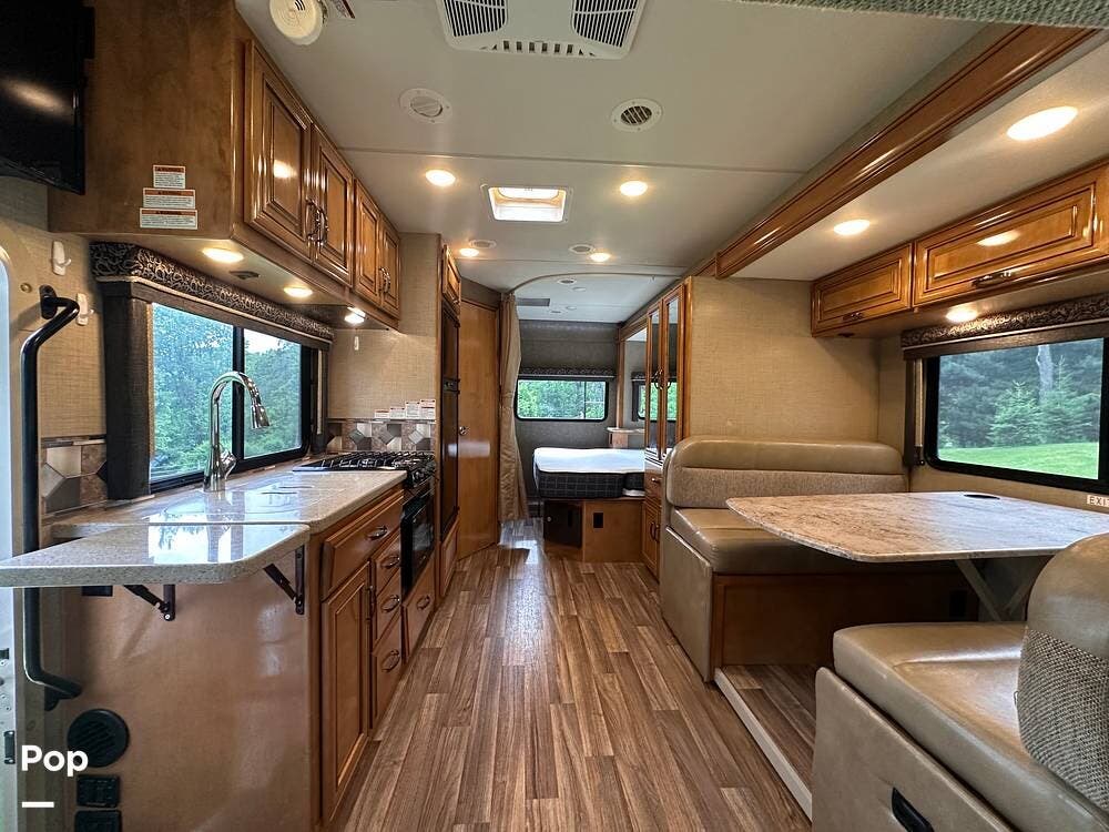 2018 Quantum KM24 by Thor Motor Coach from Pop RVs in Sewickley, Pennsylvania