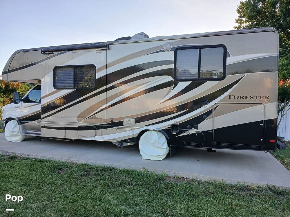 2015 Forest River Forester M-2651S Ford - Used Class C For Sale by Pop RVs in Kingsport, Tennessee features Slideout