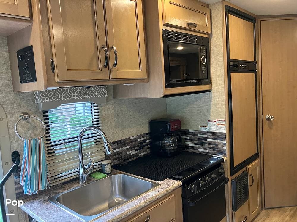 2018 Freedom Elite 22FE by Thor Motor Coach from Pop RVs in Henderson, Kentucky
