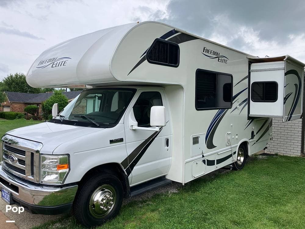 2018 Thor Motor Coach Freedom Elite 22FE - Used Class C For Sale by Pop RVs in Henderson, Kentucky features Slideout