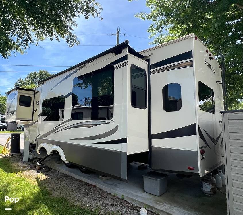 2019 Grand Design Solitude 344GK - Used Fifth Wheel For Sale by Pop RVs in Blairsville, Georgia features Slideout, Air Conditioning, Awning, Leveling Jacks
