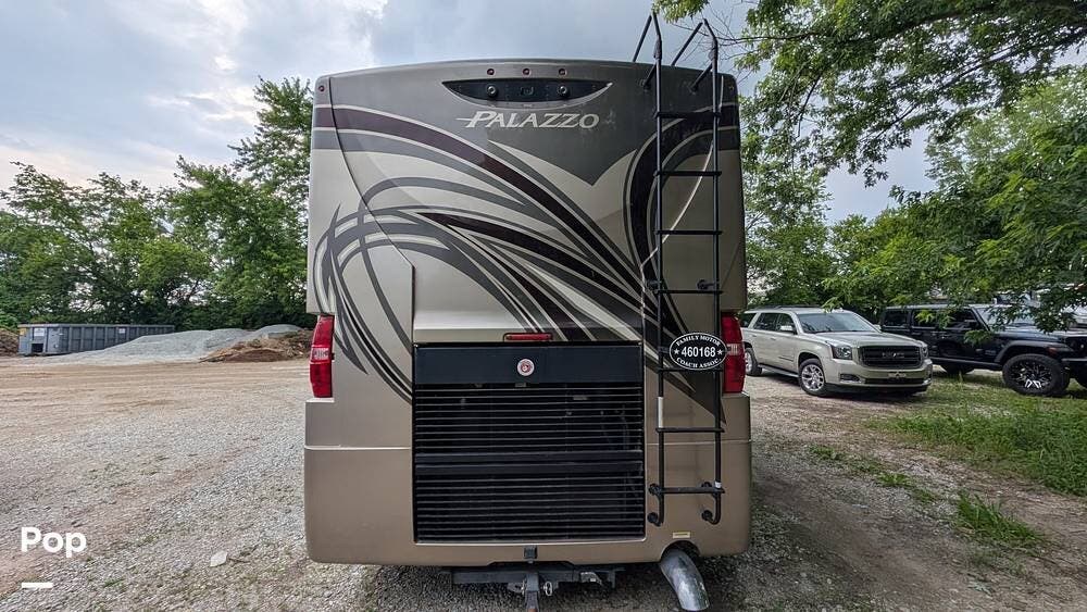 2016 Palazzo 36.1 by Thor Motor Coach from Pop RVs in Noblesville, Indiana