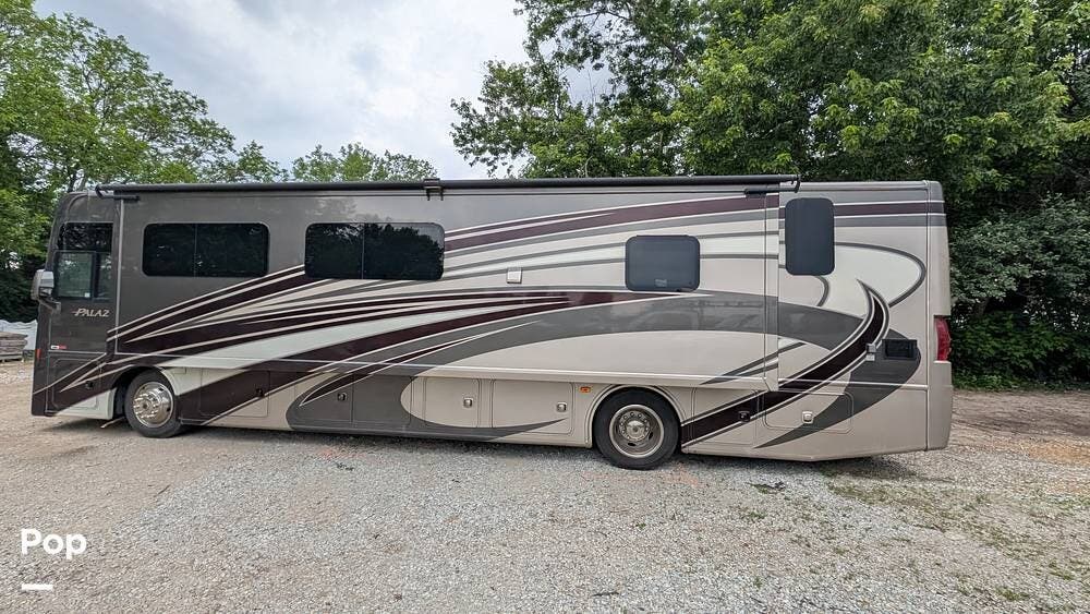2016 Thor Motor Coach Palazzo 36.1 - Used Diesel Pusher For Sale by Pop RVs in Noblesville, Indiana features Generator, Air Conditioning, Slideout, Leveling Jacks, Awning