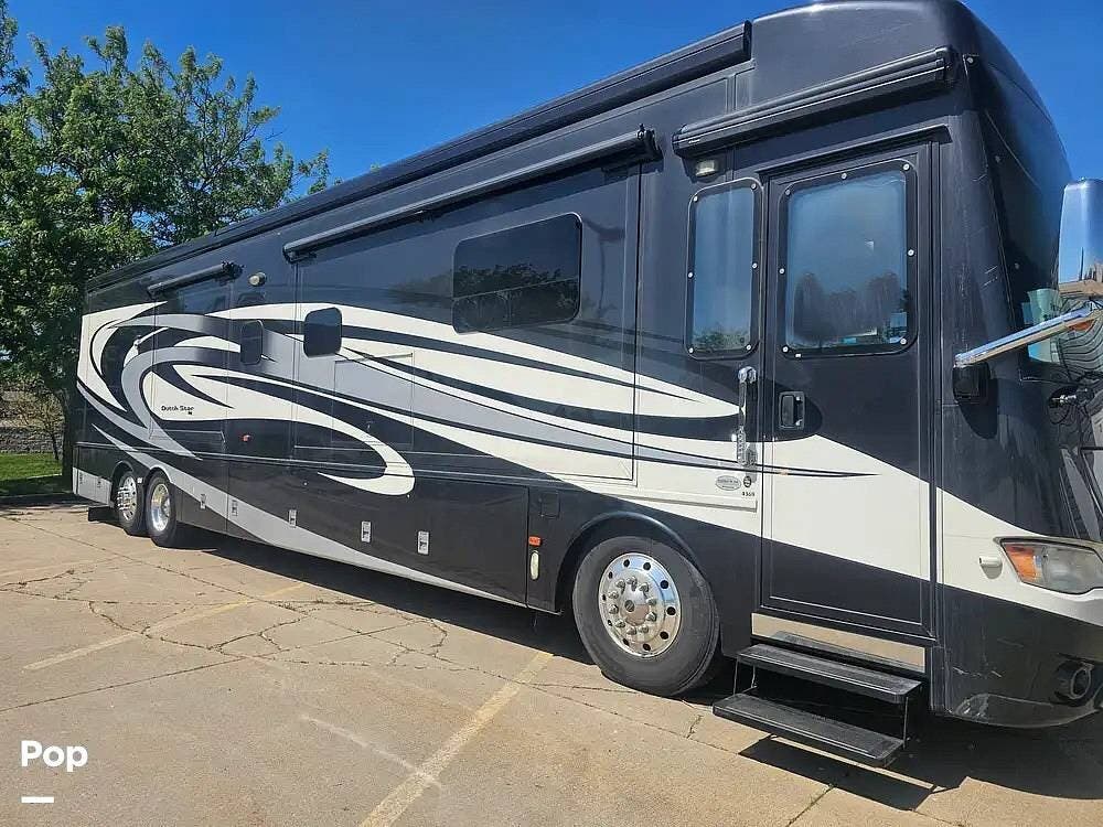 2016 Newmar Dutch Star 4369 - Used Diesel Pusher For Sale by Pop RVs in Ankeny, Iowa features Air Conditioning, Generator, Awning, Slideout, Leveling Jacks