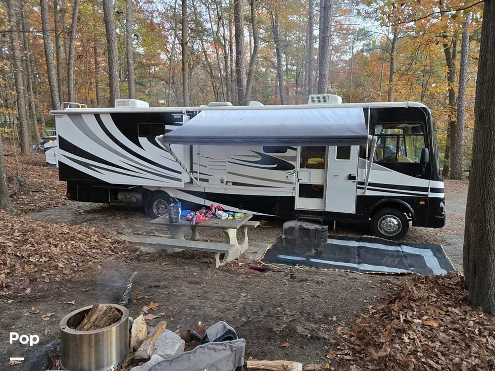 Used 2009 Freedom Vision (by Coachmen) 3540DS available in Winder, Georgia