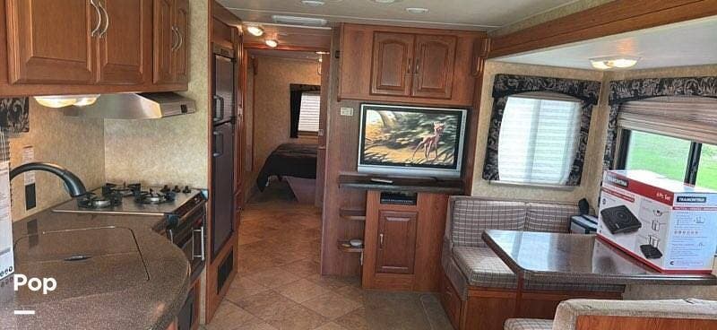 2009 Freedom Vision 3540DS by Coachmen from Pop RVs in Winder, Georgia