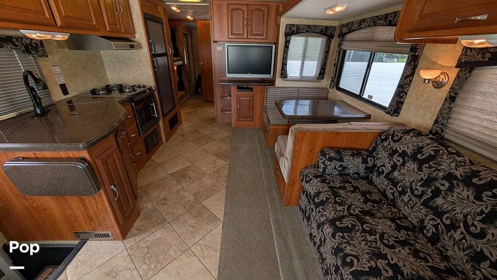 2009 Freedom Vision 3540DS by Coachmen from Pop RVs in Winder, Georgia