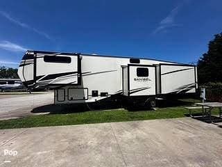 2022 Prime Time Sanibel 3902WB - Used Fifth Wheel For Sale by Pop RVs in Red Bud, Illinois features Leveling Jacks, Air Conditioning, Awning, Slideout