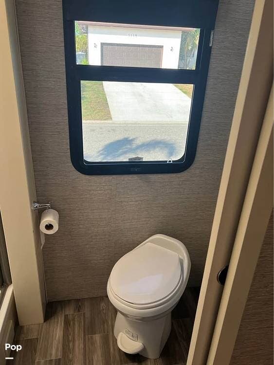 2020 Tiffin Wayfarer 25RW - Used Class C For Sale by Pop RVs in Apollo Beach, Florida features Slideout