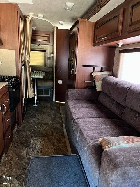 2011 Fleetwood Tioga Ranger 24L - Used Class C For Sale by Pop RVs in Colleyville, Texas features Slideout