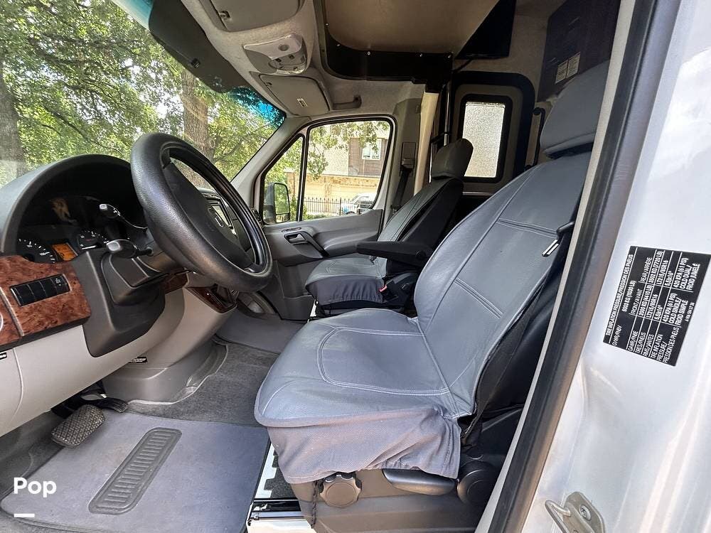 2011 Fleetwood Tioga Ranger 24L - Used Class C For Sale by Pop RVs in Colleyville, Texas features Generator, Awning, Slideout, Air Conditioning, Leveling Jacks
