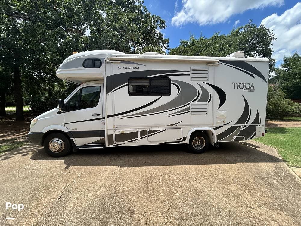 2011 Fleetwood Tioga Ranger DSL 24L - Used Class C For Sale by Pop RVs in Colleyville, Texas features Slideout, Awning, Generator, Air Conditioning, Leveling Jacks