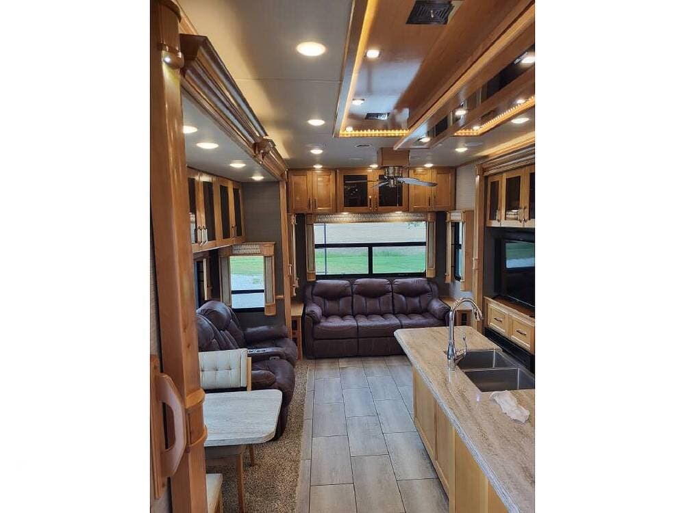 2020 Beacon 39RLB by Vanleigh from Pop RVs in Mexico, Missouri