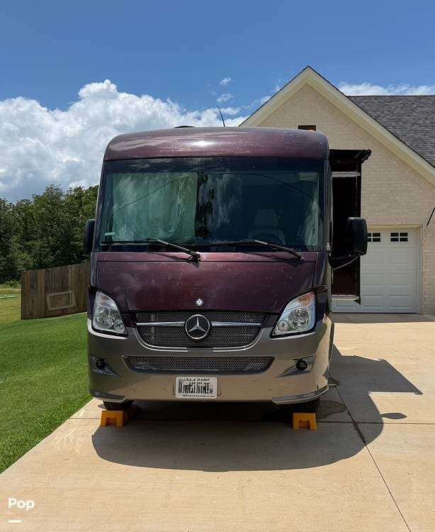 2014 Winnebago Via 25T - Used Diesel Pusher For Sale by Pop RVs in Noonday, Texas features Awning, Slideout, Generator, Air Conditioning