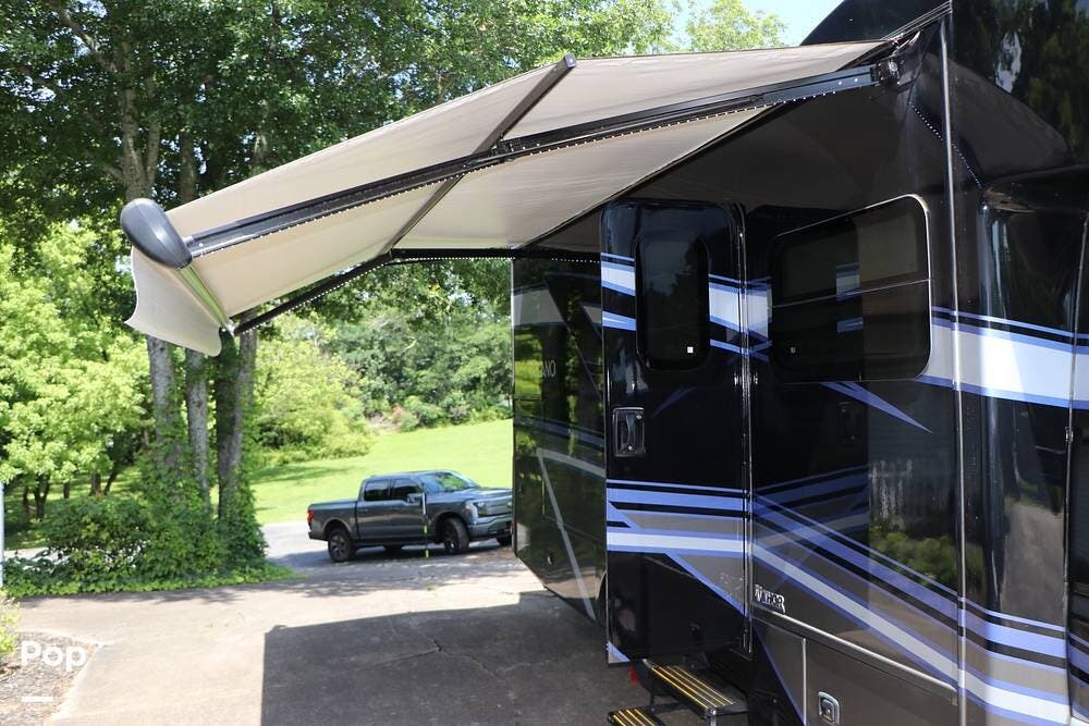 2024 Thor Motor Coach Delano 24RW - Used Class C For Sale by Pop RVs in Cumming, Georgia features Leveling Jacks, Air Conditioning, Awning, Slideout, Generator