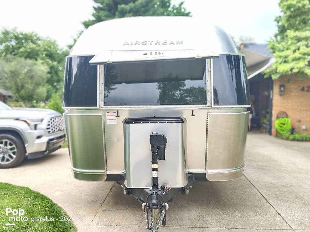 2024 Flying Cloud 25FB by Airstream from Pop RVs in Saint Joseph, Michigan