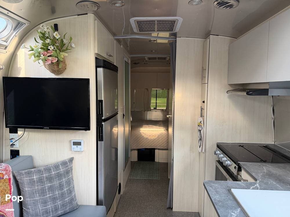 2024 Flying Cloud 25FB Queen by Airstream from Pop RVs in Saint Joseph, Michigan