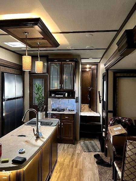 2019 Grand Design Solitude 310GK - Used Fifth Wheel For Sale by Pop RVs in Mount Juliet, Tennessee features Slideout, Awning, Leveling Jacks, Air Conditioning